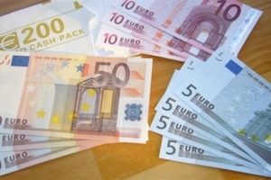 سعر اليورو الاوروبى أمام الجنيه المصرى اليوم الأثنين 25_5_2020